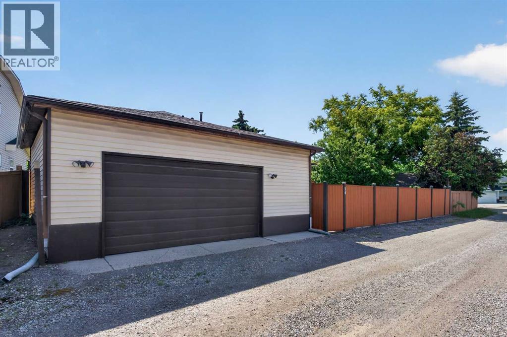 24 Mckenna Mews Se, Calgary, Alberta  T2Z 1W8 - Photo 31 - A2324963