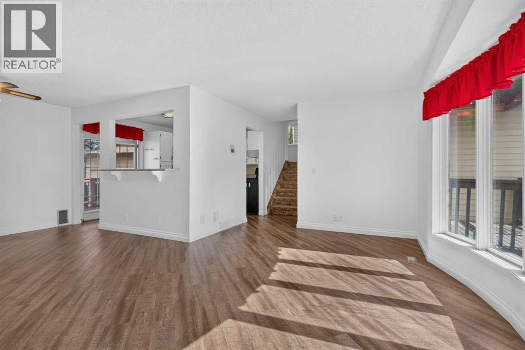 24 Mckenna Mews Se, Calgary, Alberta  T2Z 1W8 - Photo 4 - A2324963