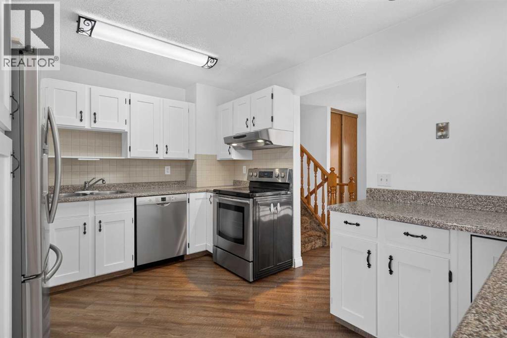 24 Mckenna Mews Se, Calgary, Alberta  T2Z 1W8 - Photo 8 - A2324963