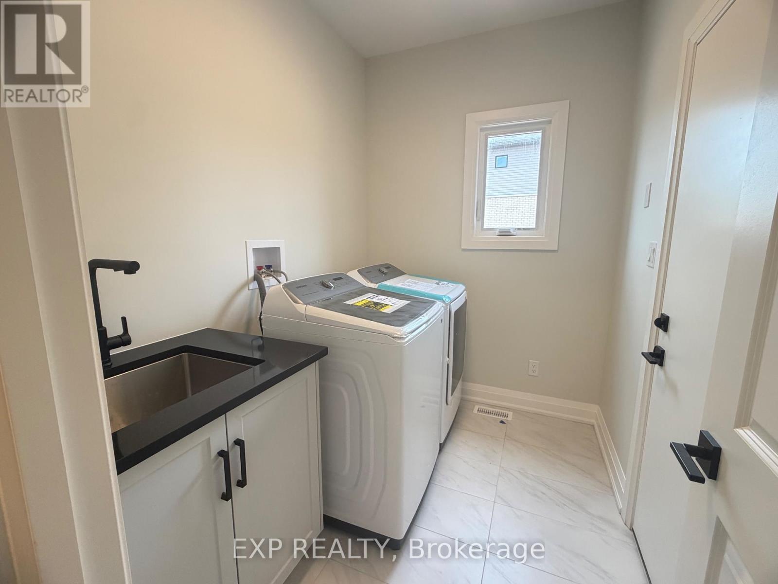 6418 Sunshine Common, Niagara Falls, Ontario  L2G 0E4 - Photo 2 - X13498386
