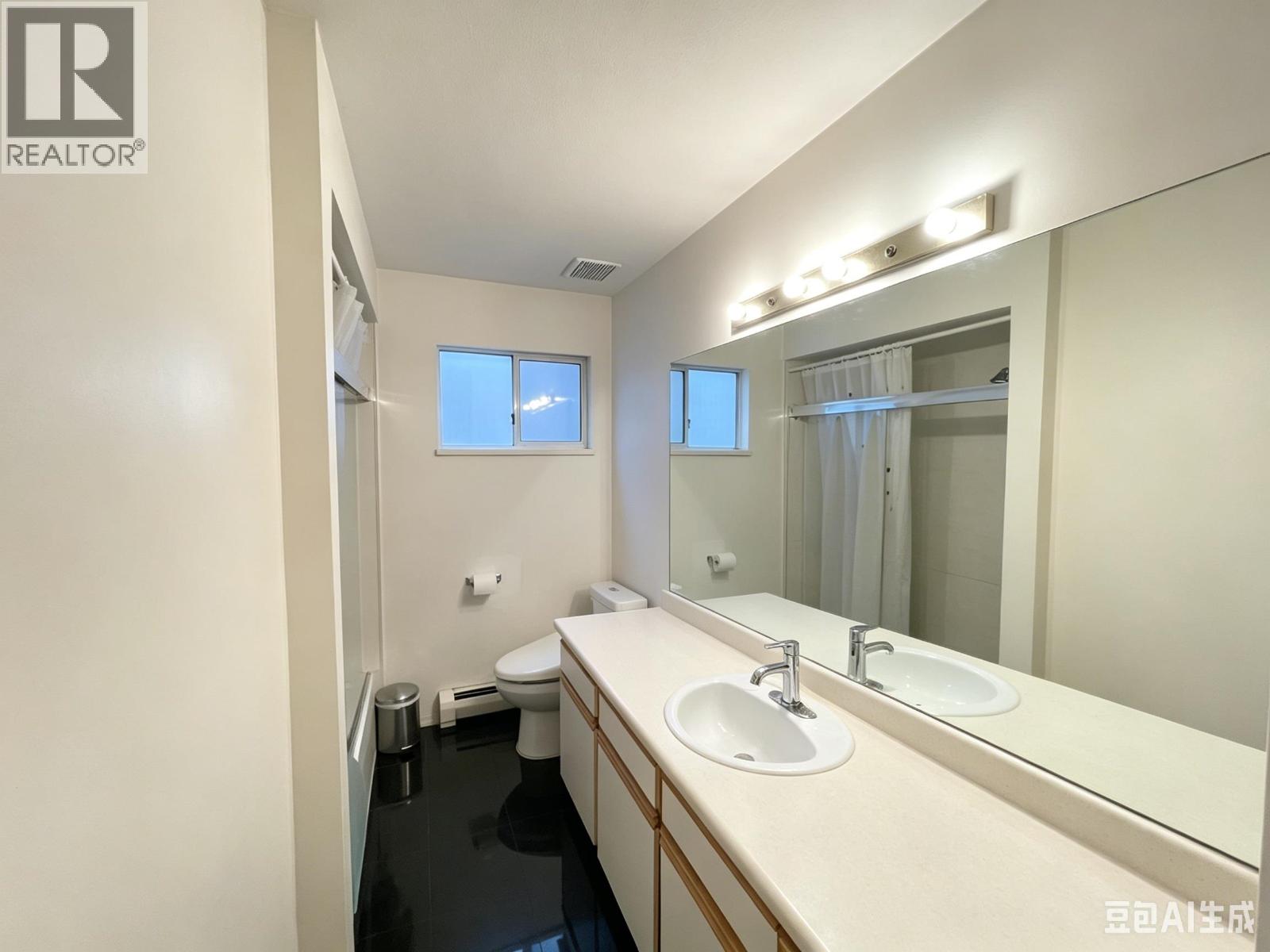 714 Rennie Place, New Westminster, British Columbia  V3M 6P6 - Photo 15 - R3139866