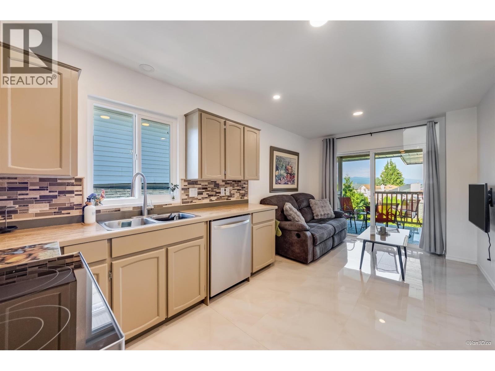 635 Lost Lake Drive, Coquitlam, British Columbia  V3C 5G4 - Photo 13 - R3140634
