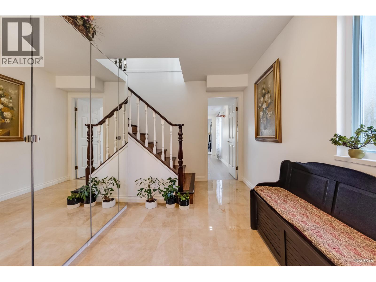 635 Lost Lake Drive, Coquitlam, British Columbia  V3C 5G4 - Photo 4 - R3140634