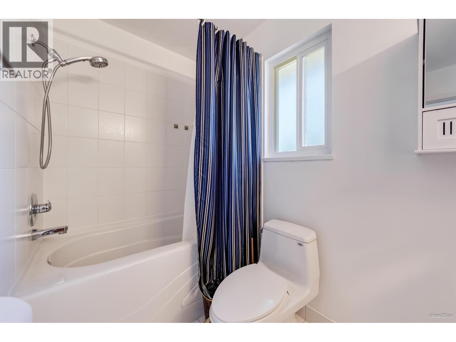 635 Lost Lake Drive, Coquitlam, British Columbia  V3C 5G4 - Photo 24 - R3140634