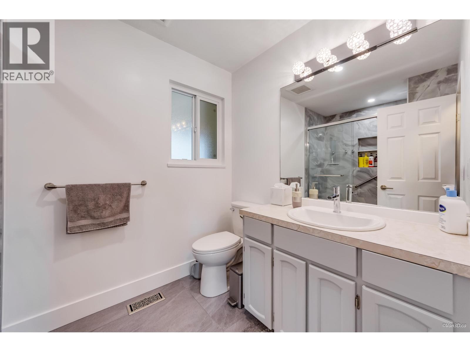635 Lost Lake Drive, Coquitlam, British Columbia  V3C 5G4 - Photo 23 - R3140634
