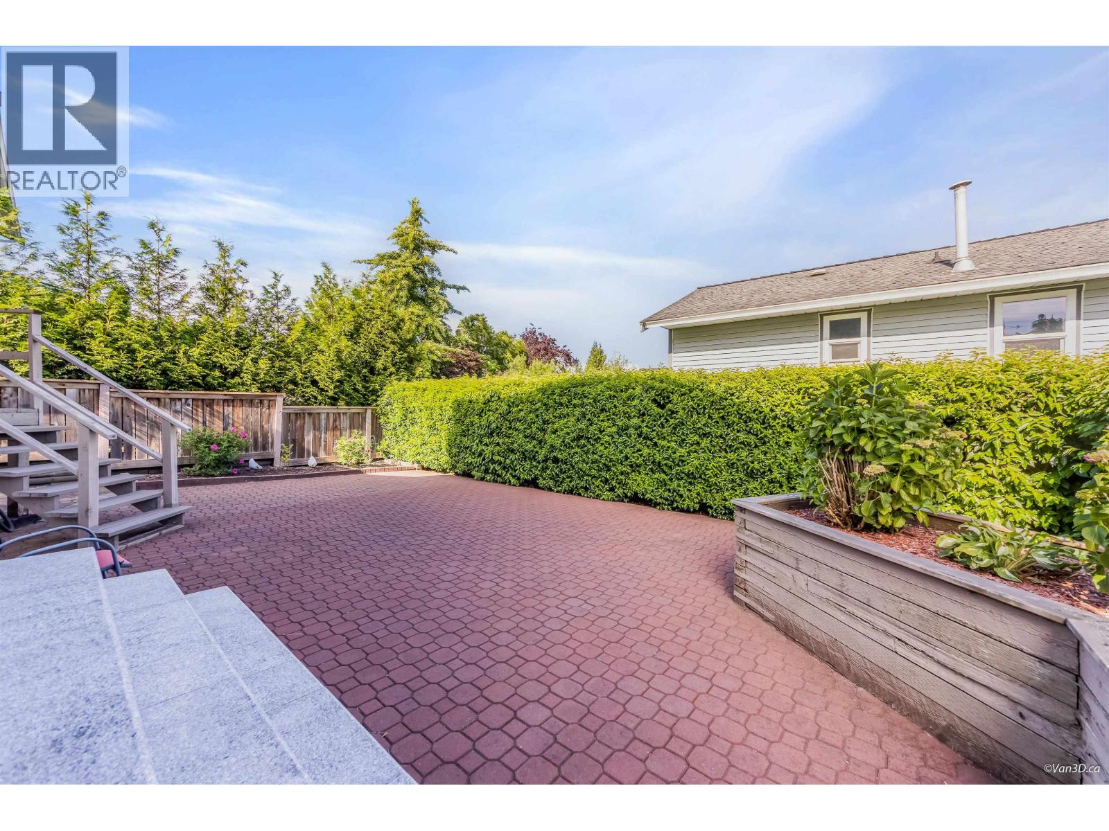 635 Lost Lake Drive, Coquitlam, British Columbia  V3C 5G4 - Photo 37 - R3140634