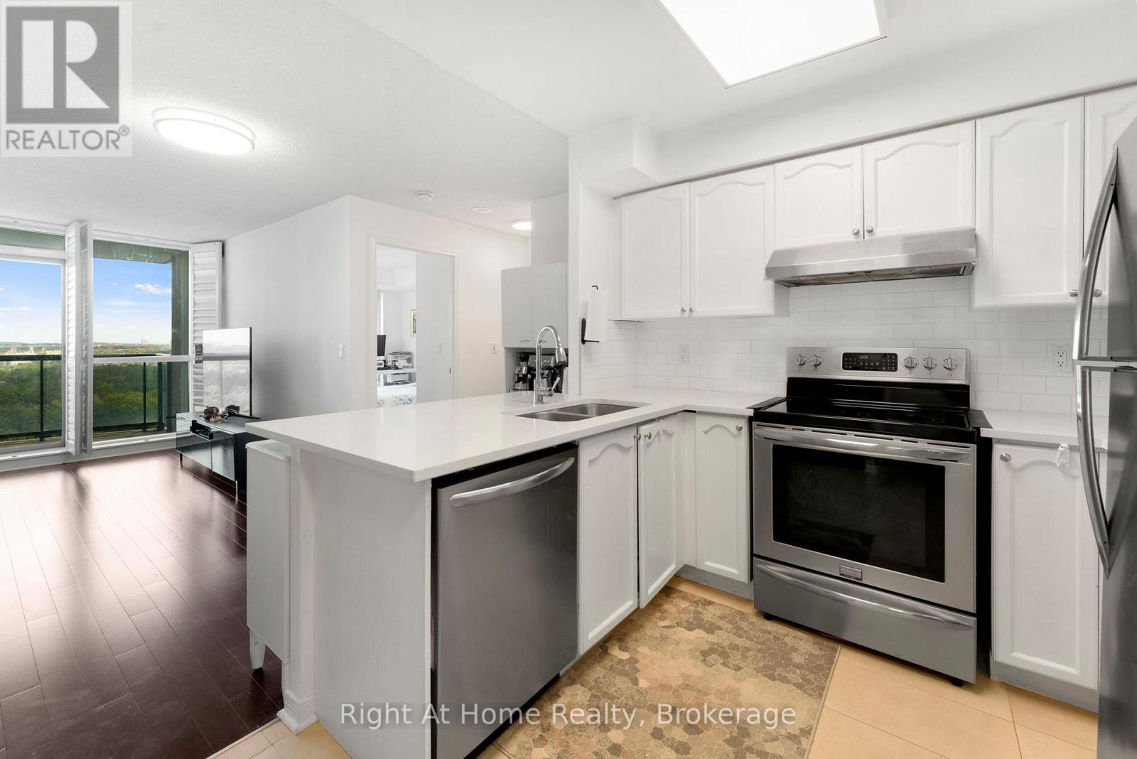 1611 - 2545 Erin Centre Boulevard, Mississauga, Ontario  L5M 6Z9 - Photo 5 - W13501562