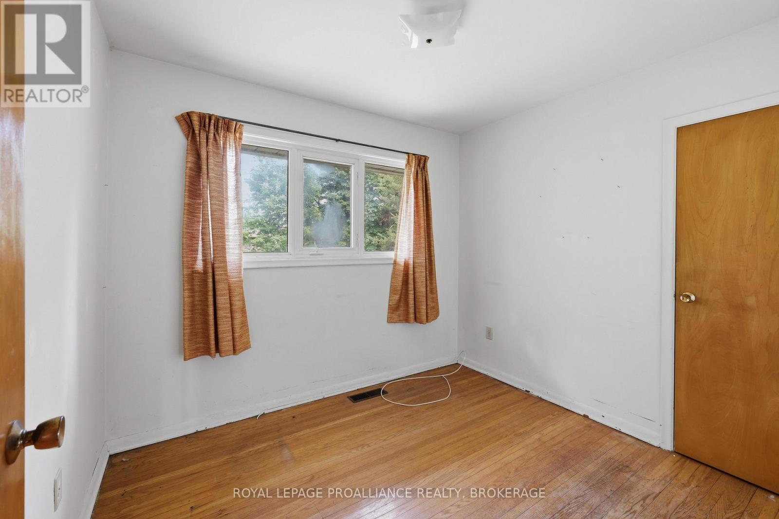15 Park Crescent, Loyalist, Ontario  K7N 1L7 - Photo 10 - X13501660