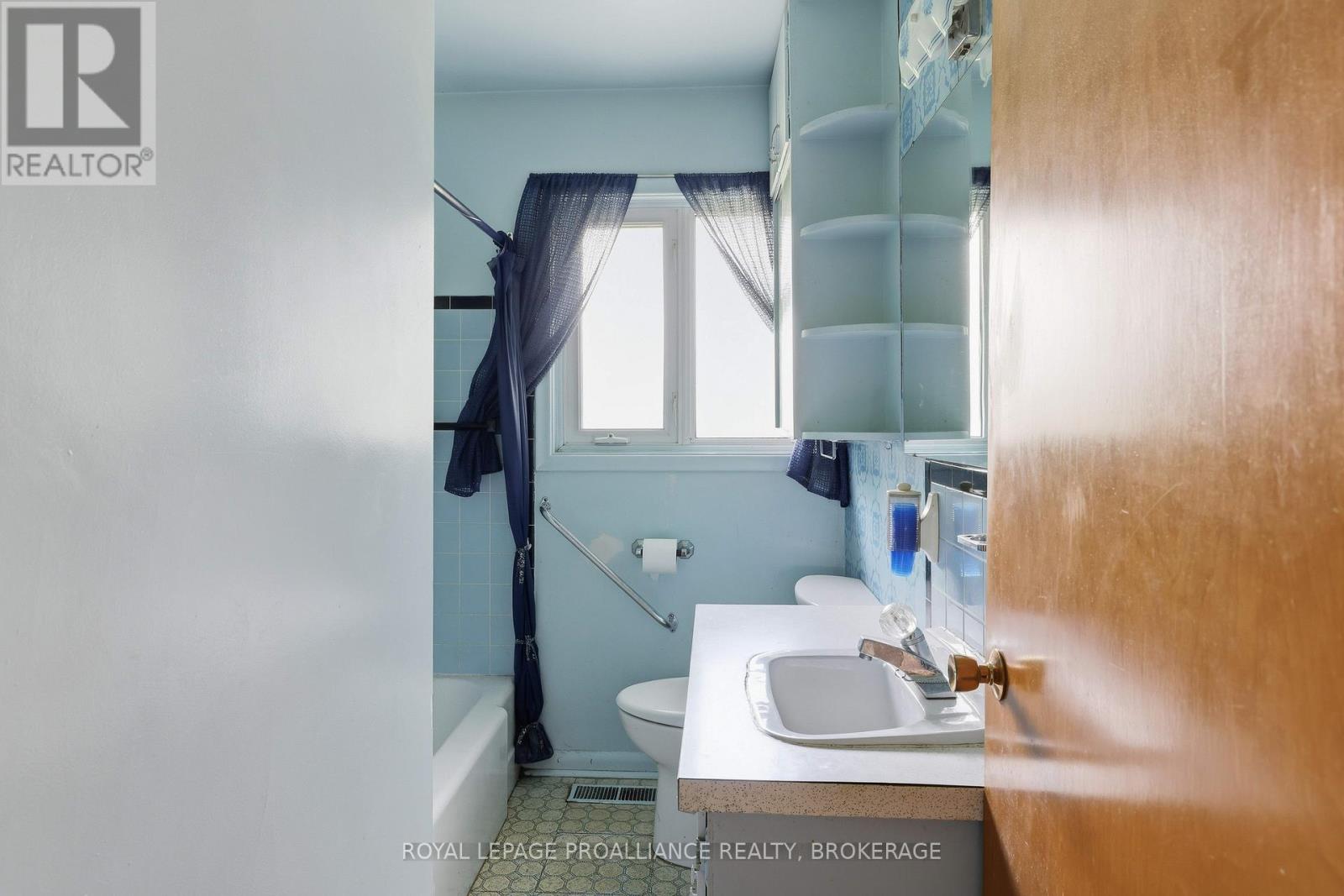 15 Park Crescent, Loyalist, Ontario  K7N 1L7 - Photo 12 - X13501660