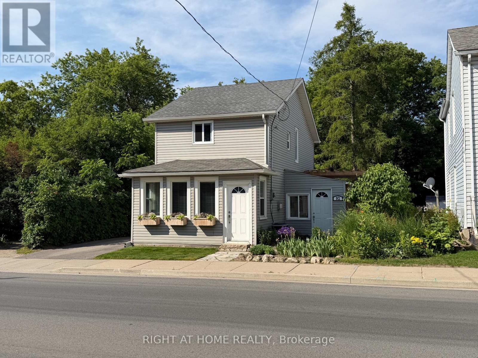 92 MAIN STREET N, Halton Hills, Ontario