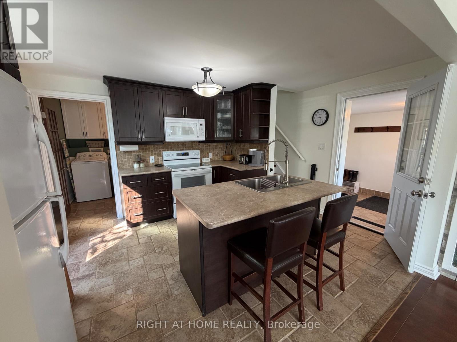 92 Main Street N, Halton Hills, Ontario  L7G 3E4 - Photo 11 - W13501456