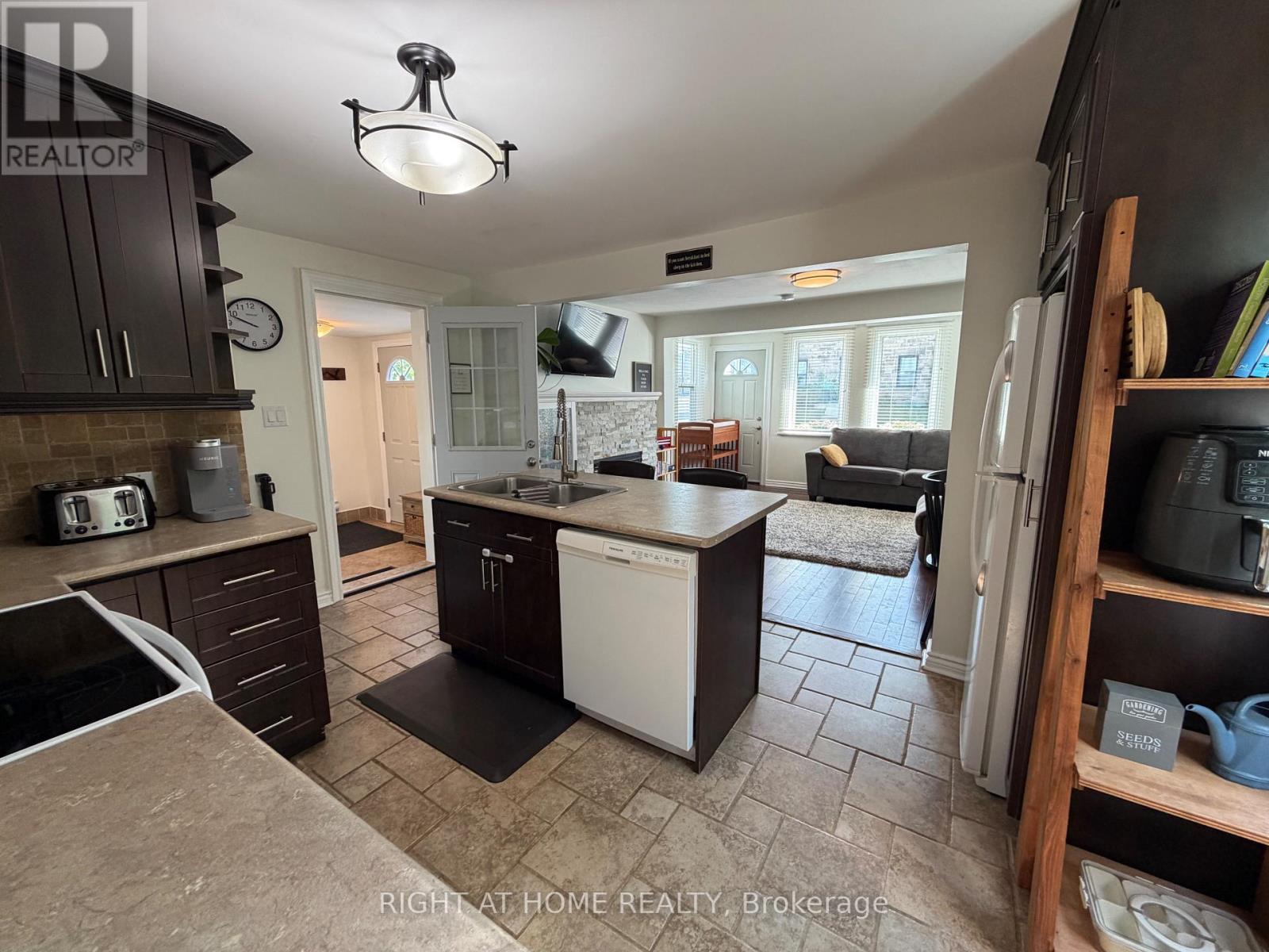 92 Main Street N, Halton Hills, Ontario  L7G 3E4 - Photo 13 - W13501456