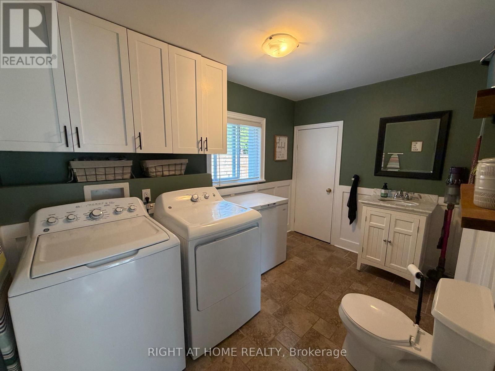 92 Main Street N, Halton Hills, Ontario  L7G 3E4 - Photo 14 - W13501456