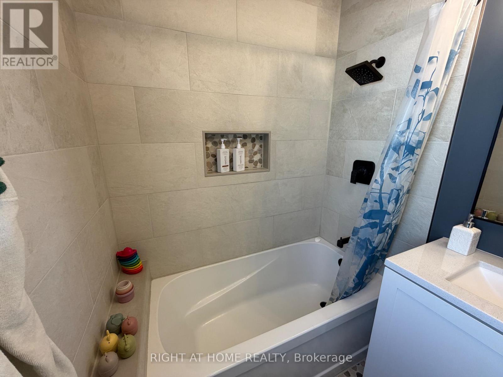 92 Main Street N, Halton Hills, Ontario  L7G 3E4 - Photo 18 - W13501456