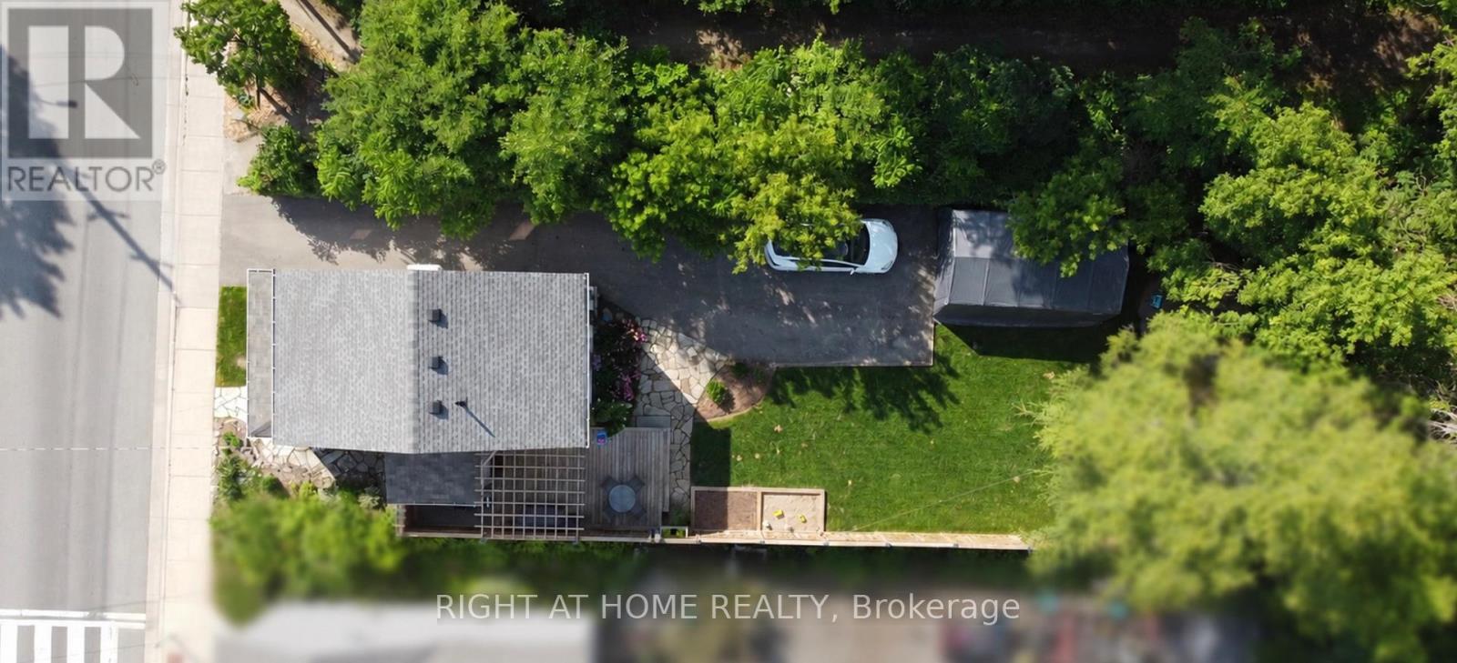 92 Main Street N, Halton Hills, Ontario  L7G 3E4 - Photo 2 - W13501456