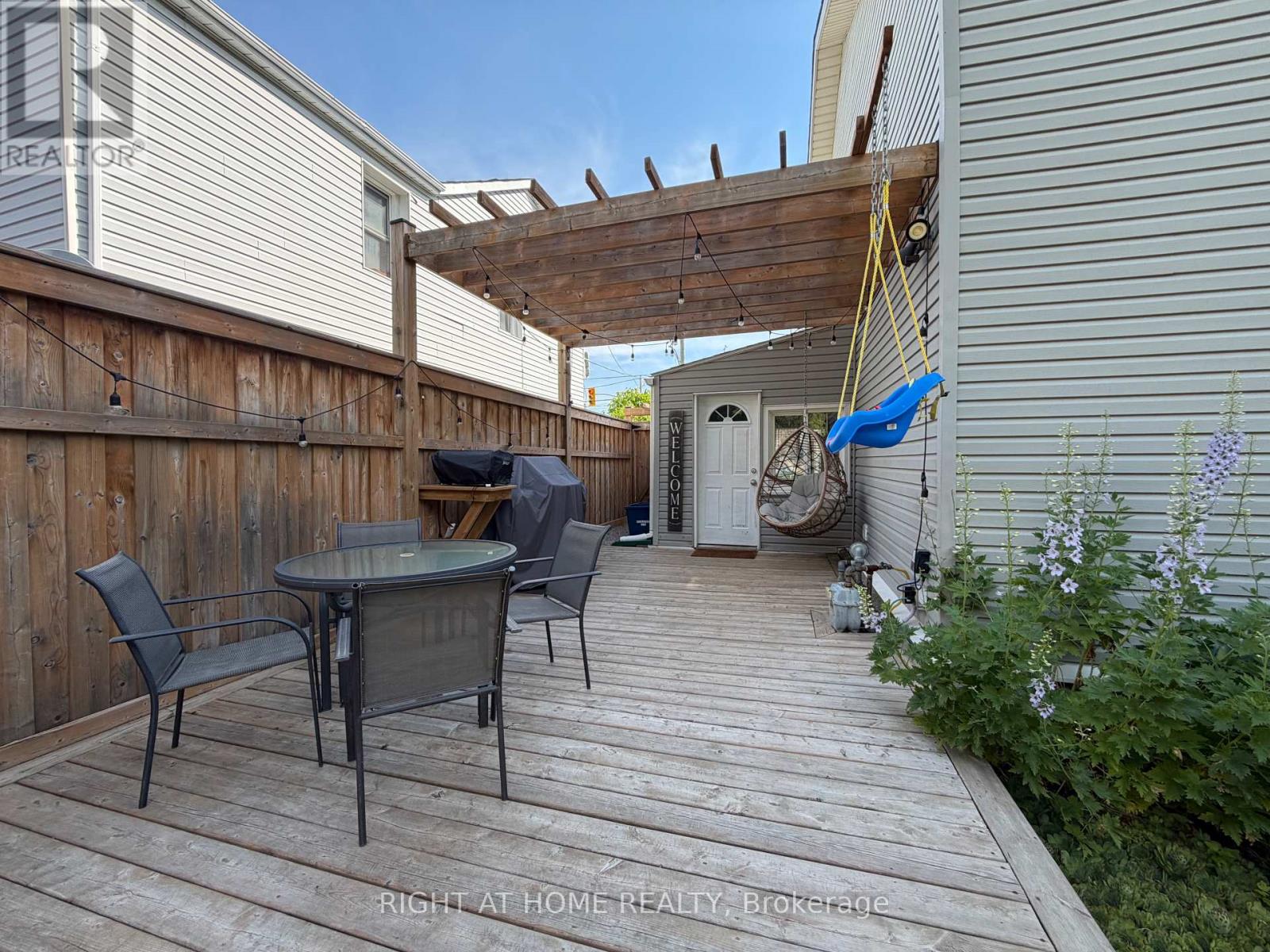 92 Main Street N, Halton Hills, Ontario  L7G 3E4 - Photo 5 - W13501456