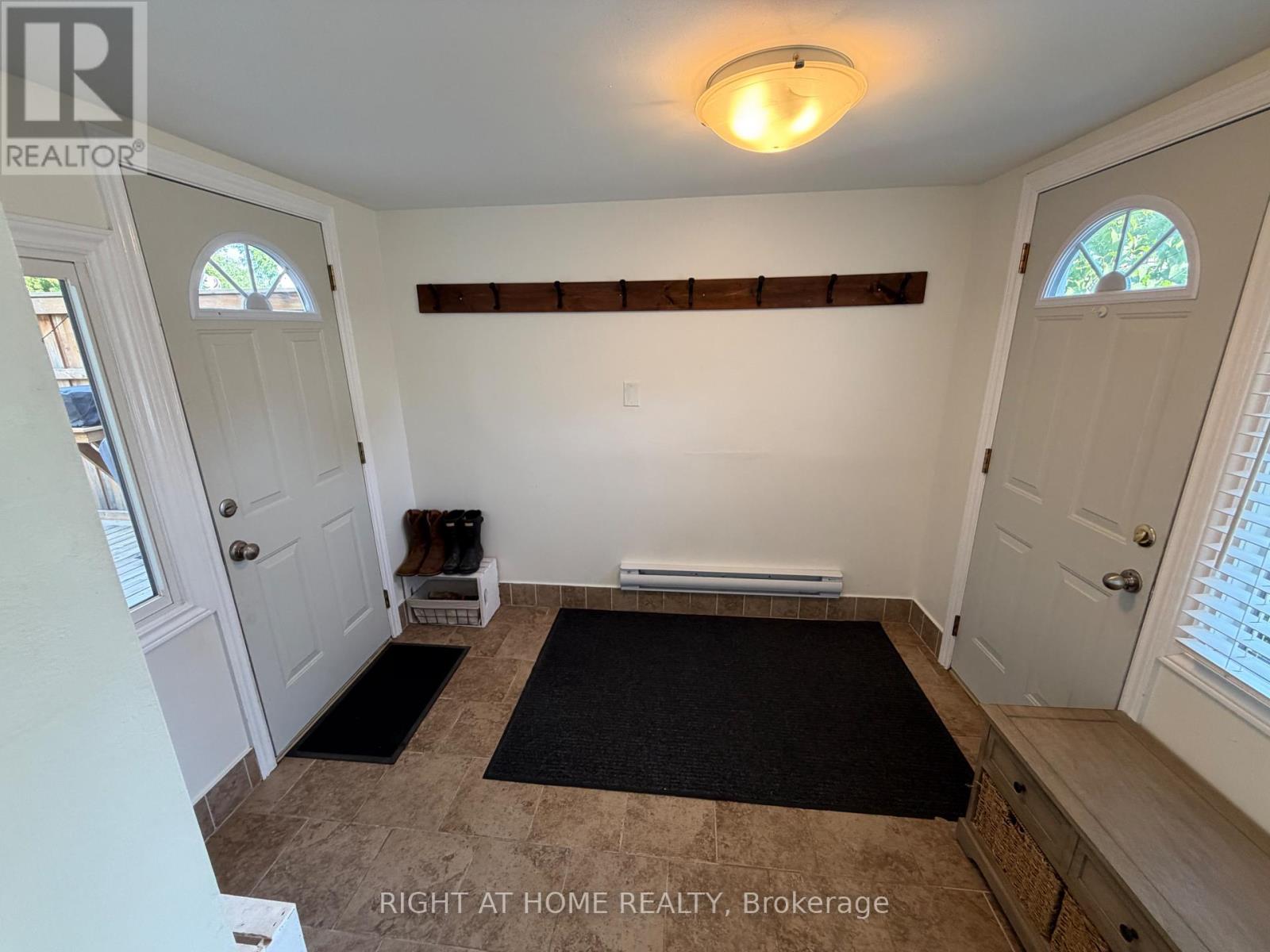 92 Main Street N, Halton Hills, Ontario  L7G 3E4 - Photo 6 - W13501456
