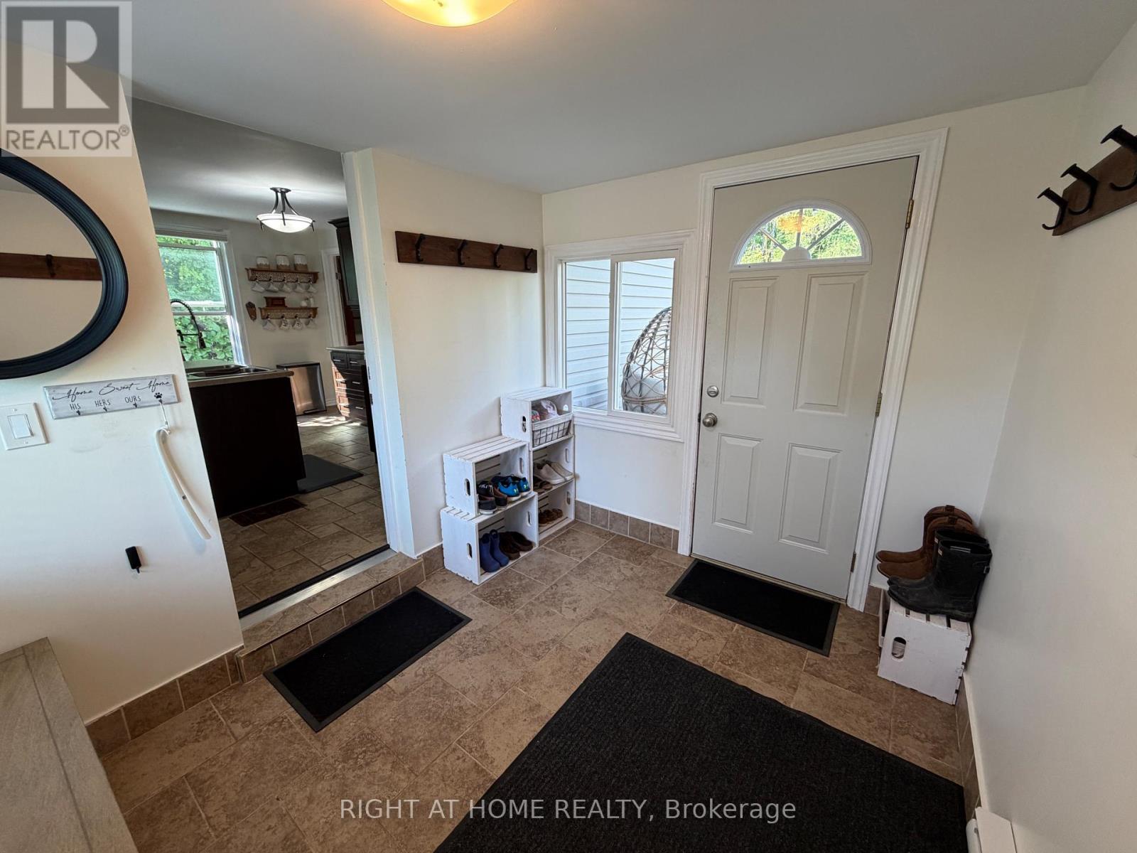 92 Main Street N, Halton Hills, Ontario  L7G 3E4 - Photo 7 - W13501456