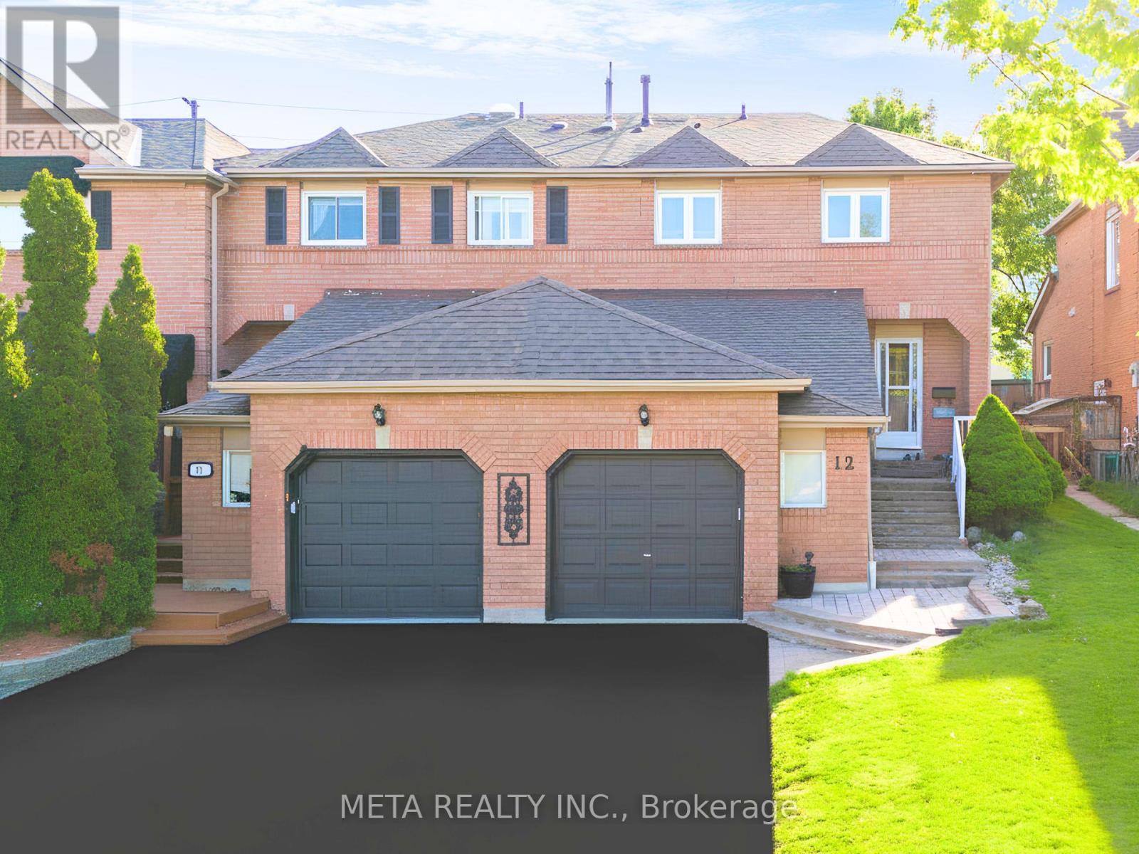 12 HEAVER DRIVE, Whitby, Ontario