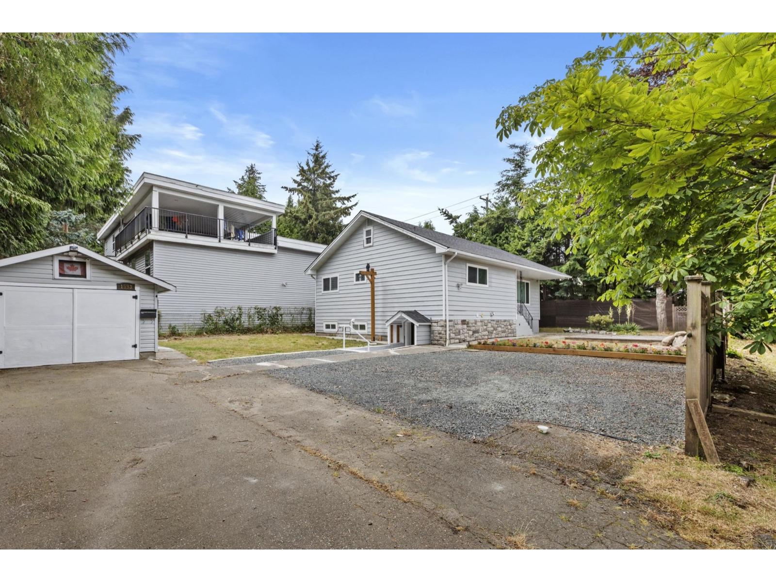 1593 Stevens Street, White Rock, British Columbia  V4B 4Y4 - Photo 3 - R3140823