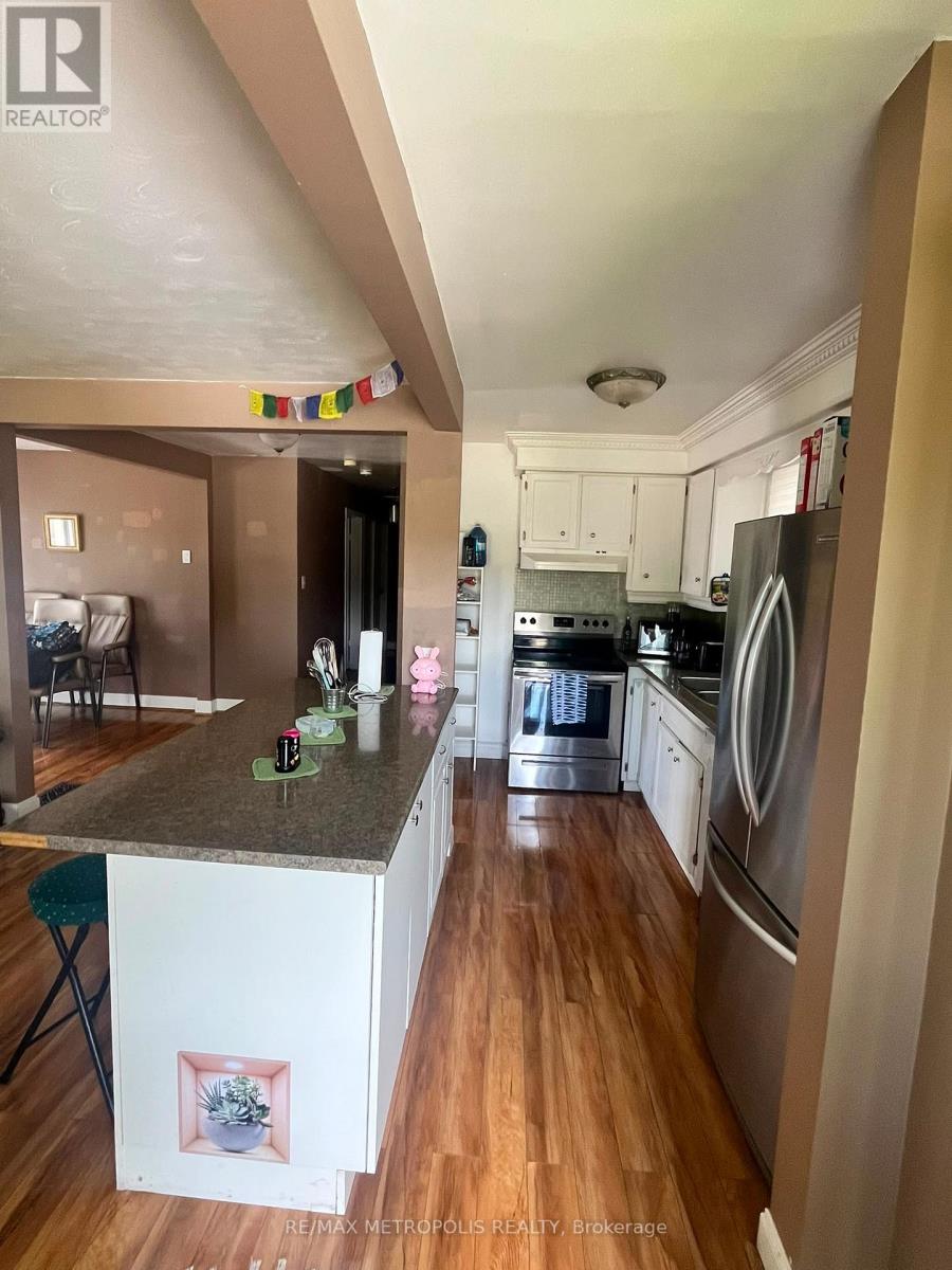 Main - 708 Glen Forrest Boulevard, Waterloo, Ontario  N2L 4K8 - Photo 4 - X13494076