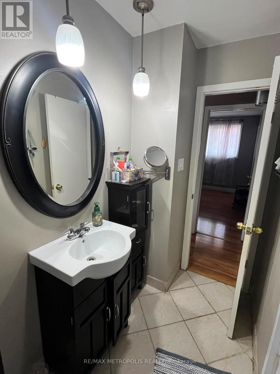 Main - 708 Glen Forrest Boulevard, Waterloo, Ontario  N2L 4K8 - Photo 7 - X13494076