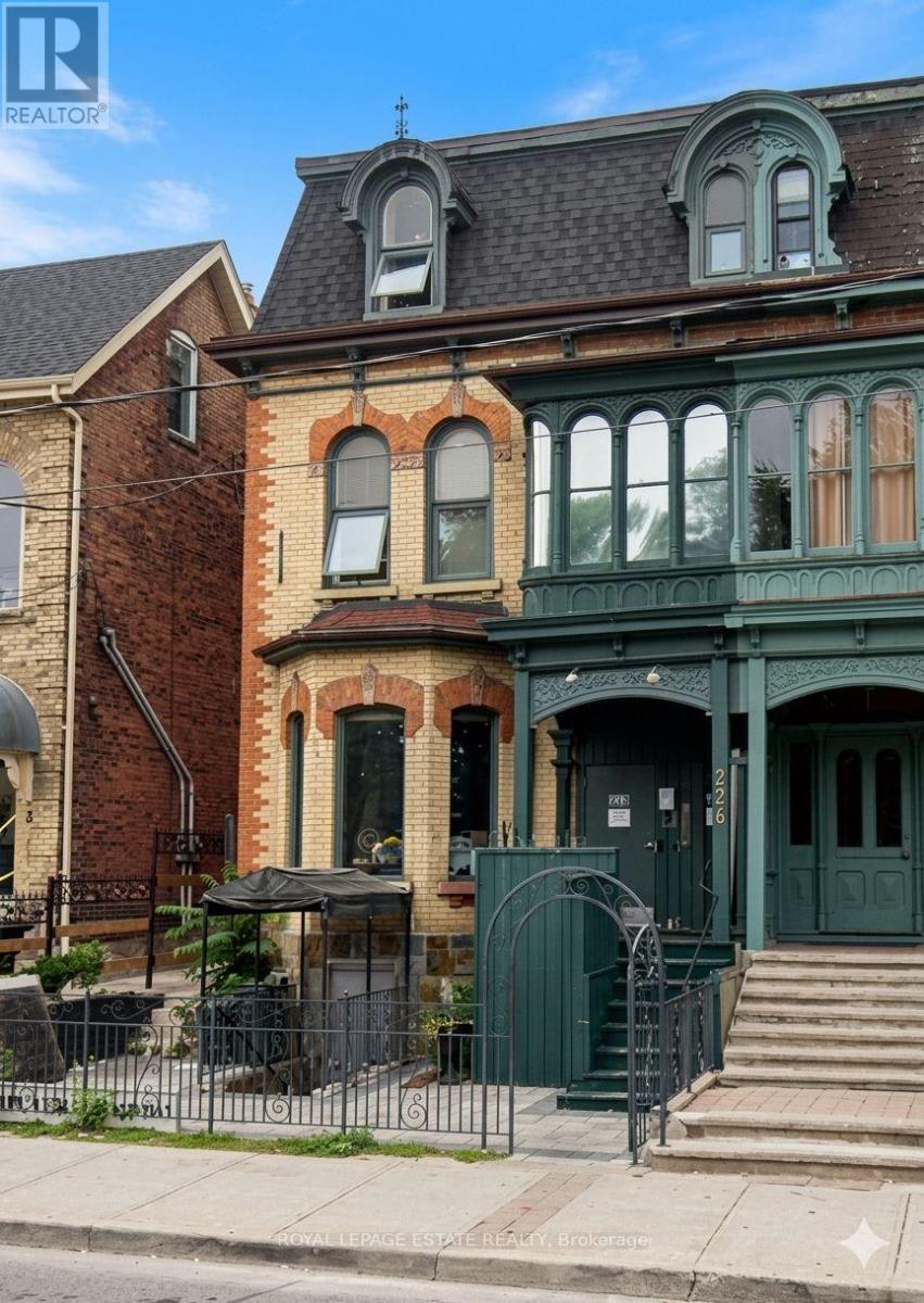 MAIN - 226 CARLTON STREET, Toronto, Ontario