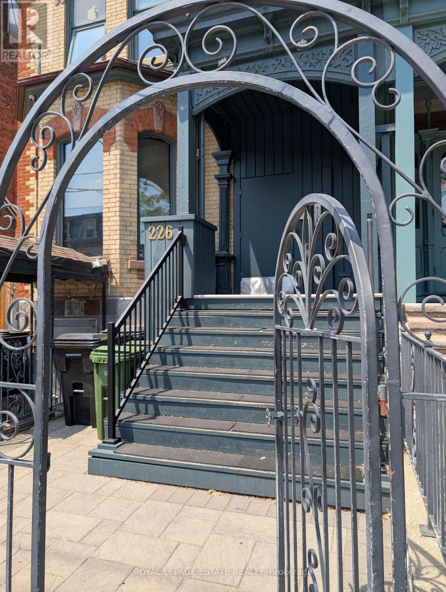 Main - 226 Carlton Street, Toronto, Ontario M5A 2L1 - Photo 2 - C13501602