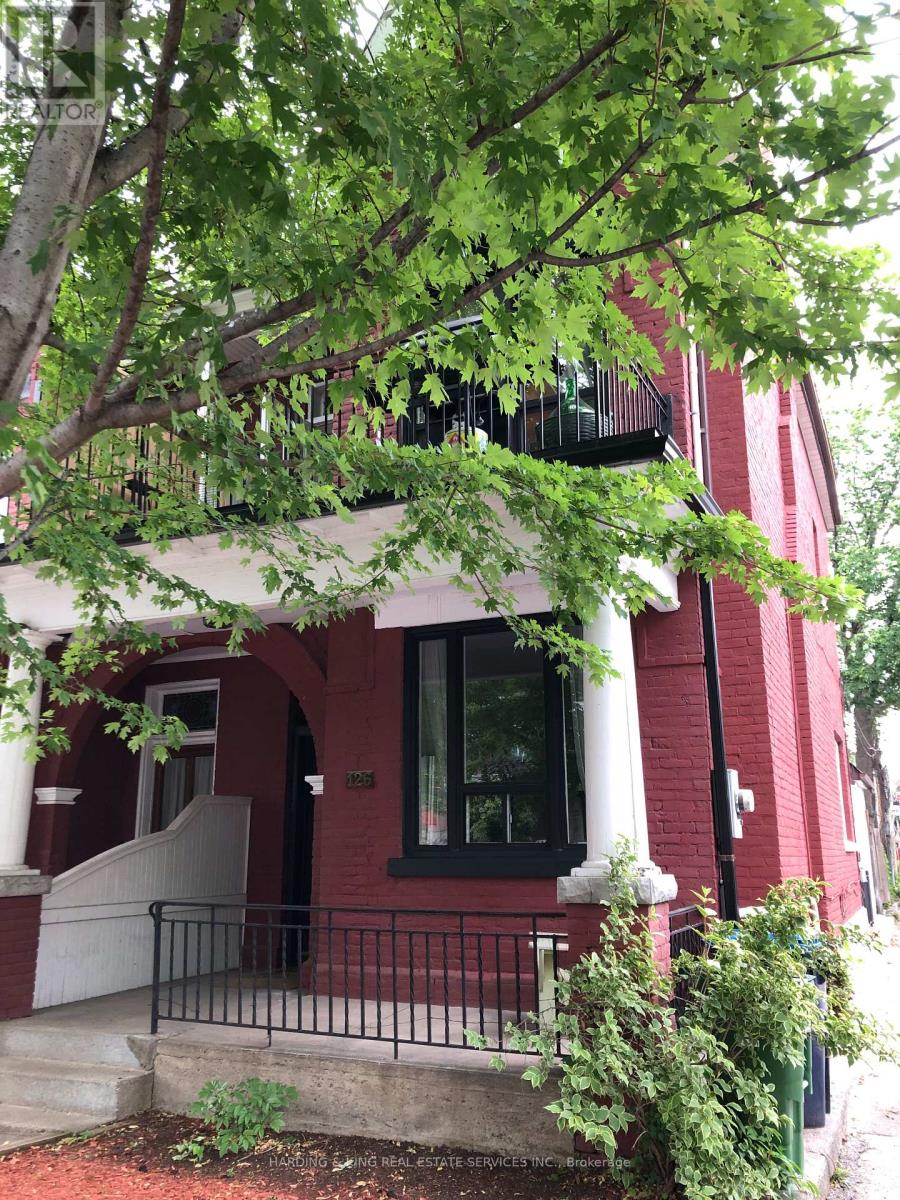 126 Lennox Street, Toronto, Ontario  M6G 1J6 - Photo 2 - C13501762