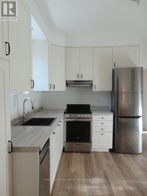 126 Lennox Street, Toronto, Ontario  M6G 1J6 - Photo 8 - C13501762