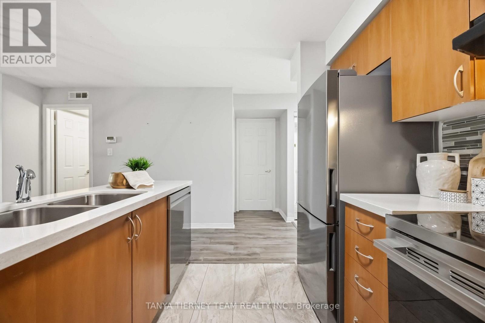 2 - 21 Petra Way, Whitby, Ontario  L1R 0A6 - Photo 17 - E13501530