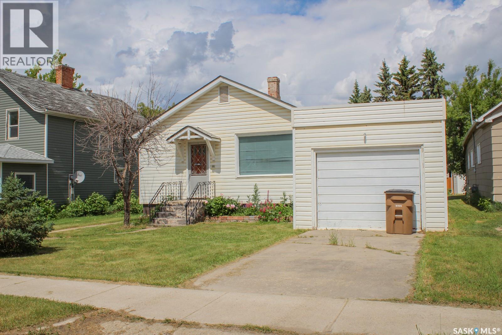 108 Crawford Avenue E, Melfort, Saskatchewan  S0E 1A0 - Photo 2 - SK040875