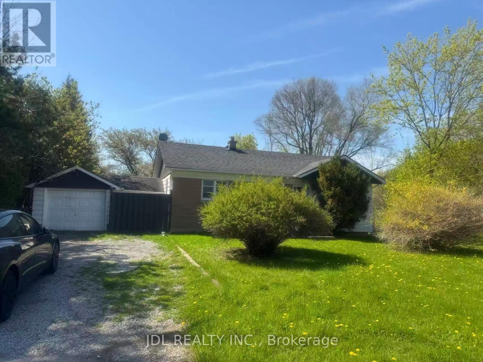 555 WELLINGTON STREET W, Aurora, Ontario