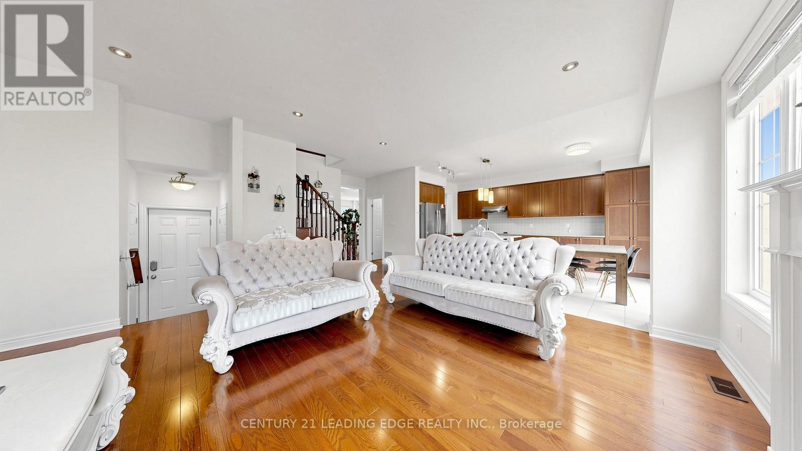 72 Staglin Court, Markham, Ontario  L6C 0L1 - Photo 5 - N13501552