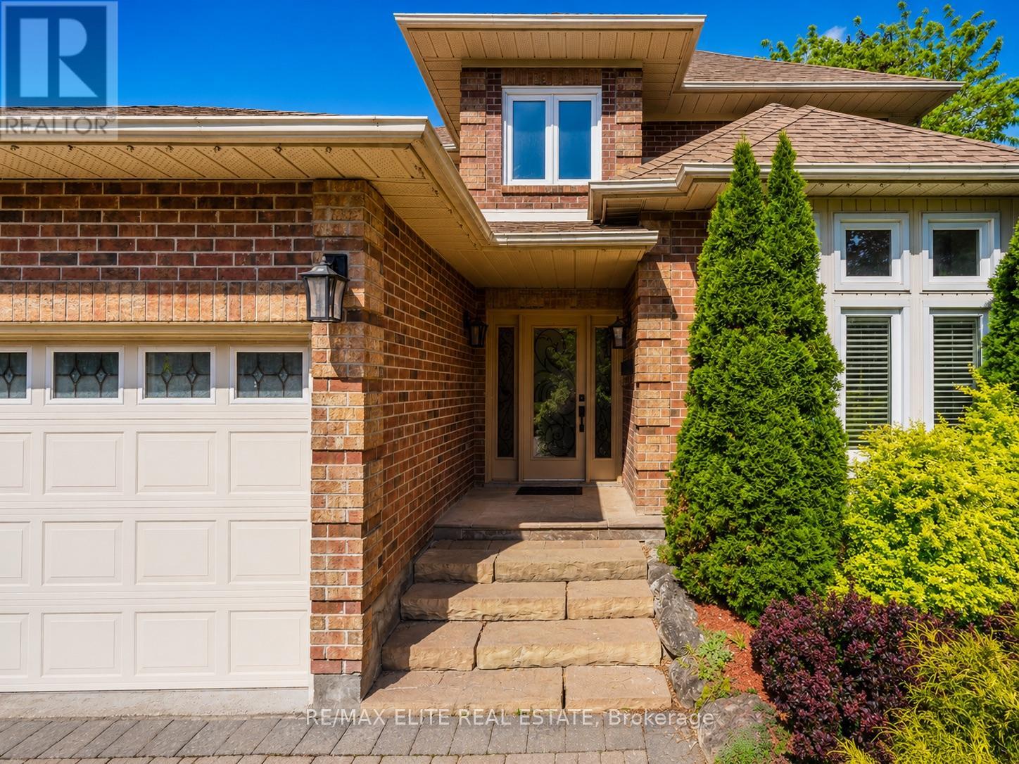 359 Fairway Gardens, Newmarket, Ontario  L3X 1B4 - Photo 2 - N13501680