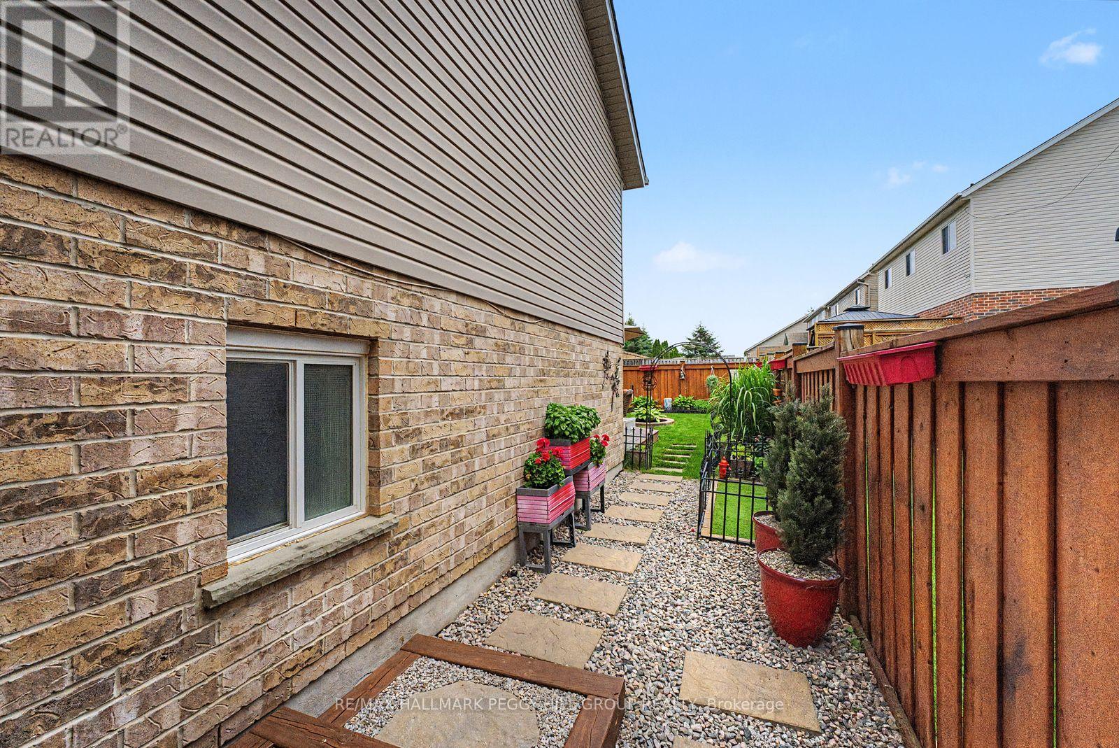 11 Red Cedar Lane, Essa, Ontario  L3W 0P5 - Photo 23 - N13501694