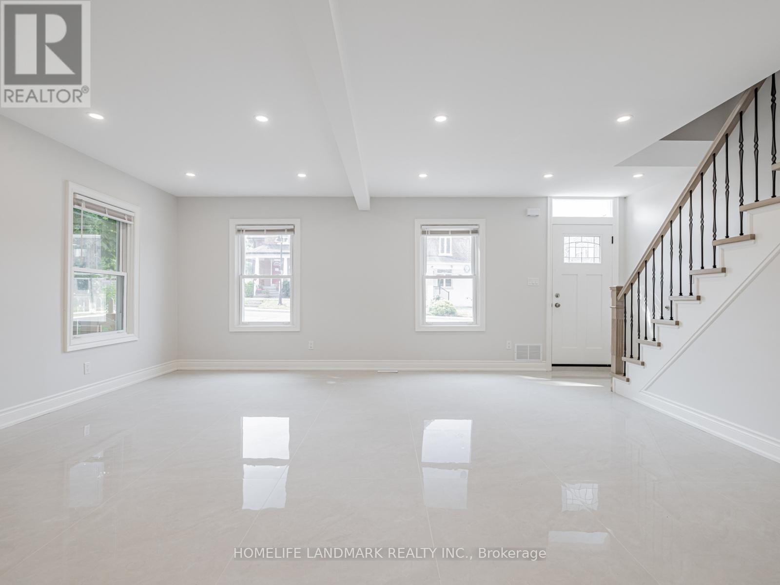 41 Arnold Crescent, Richmond Hill, Ontario  L4C 3R6 - Photo 3 - N13497012