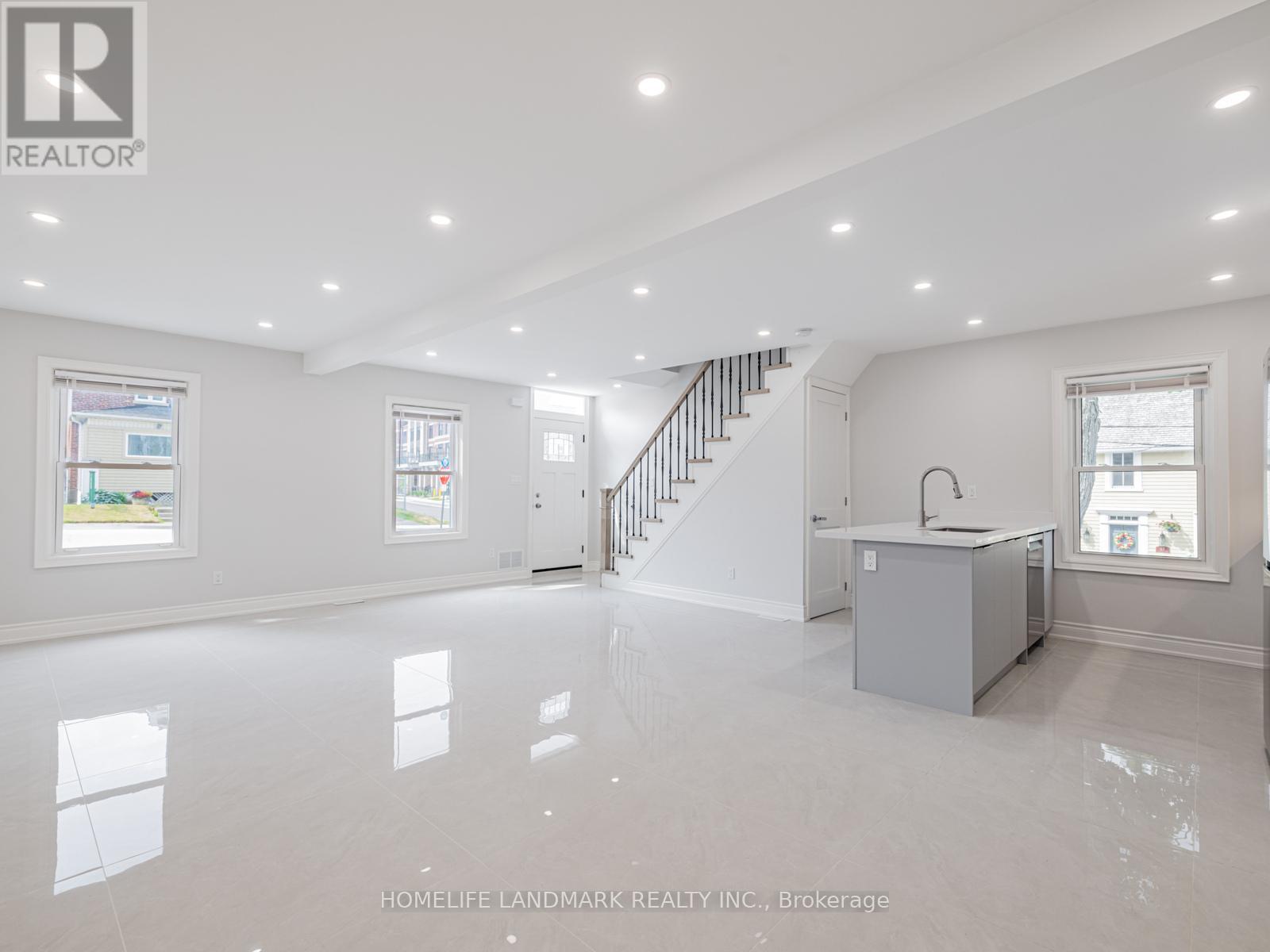 41 Arnold Crescent, Richmond Hill, Ontario  L4C 3R6 - Photo 6 - N13497012