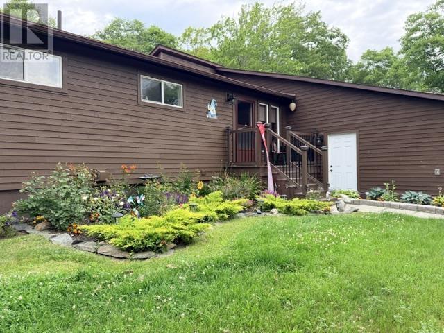 22 Beech Dr, Blind River, Ontario  P0R 1B0 - Photo 3 - SM261652