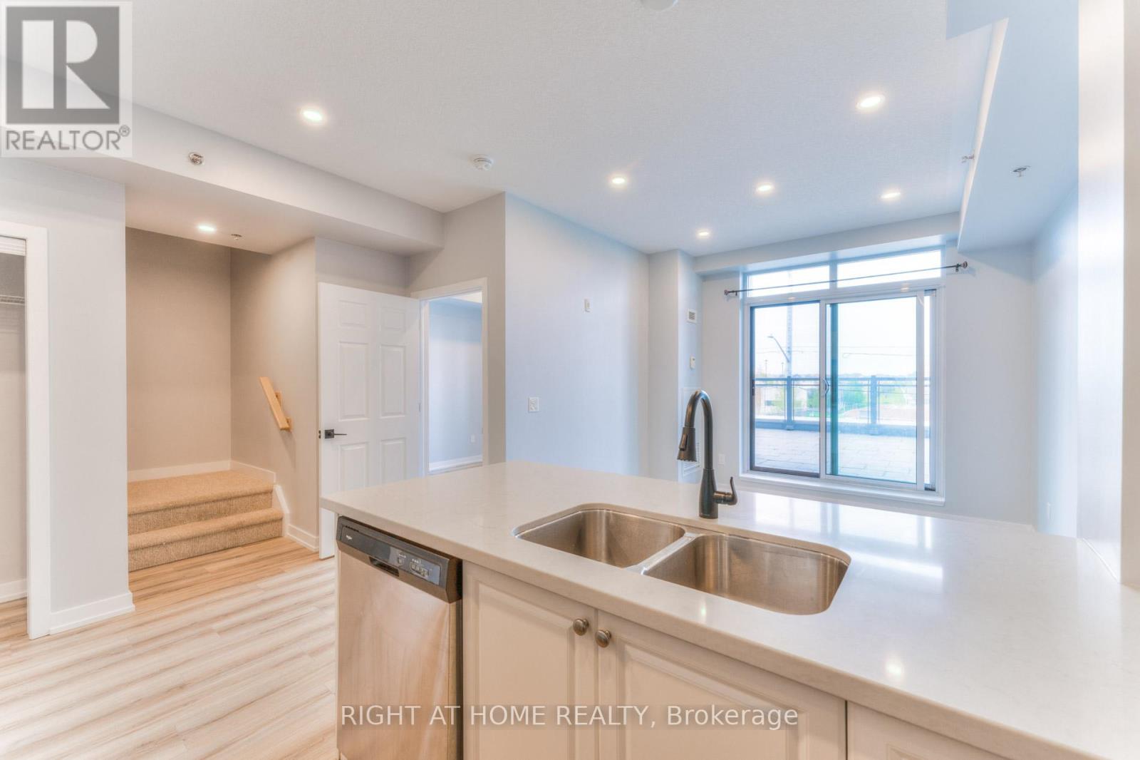 320 - 2486 Old Bronte Road, Oakville, Ontario  L6M 0Y4 - Photo 2 - W13497018