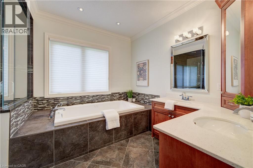 200 Macdonald Place, Waterloo, Ontario  N2L 1L1 - Photo 30 - 40843458