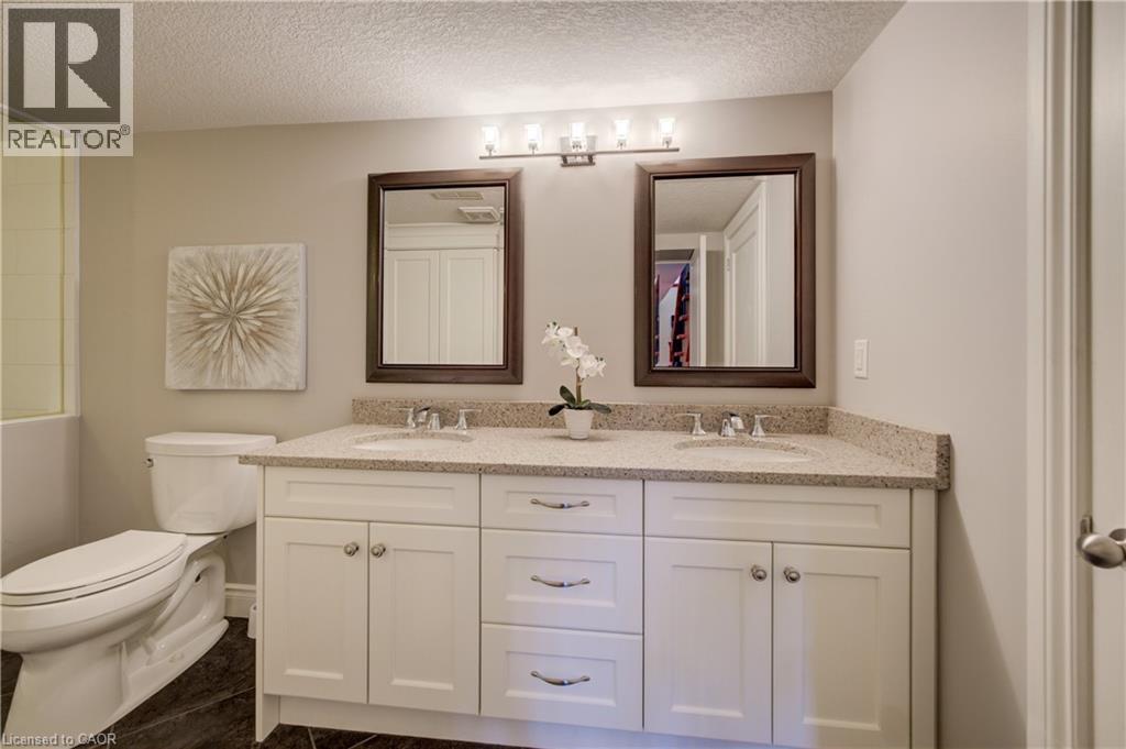 200 Macdonald Place, Waterloo, Ontario  N2L 1L1 - Photo 38 - 40843458