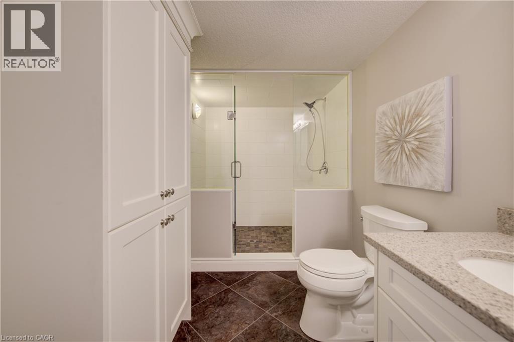 200 Macdonald Place, Waterloo, Ontario  N2L 1L1 - Photo 39 - 40843458