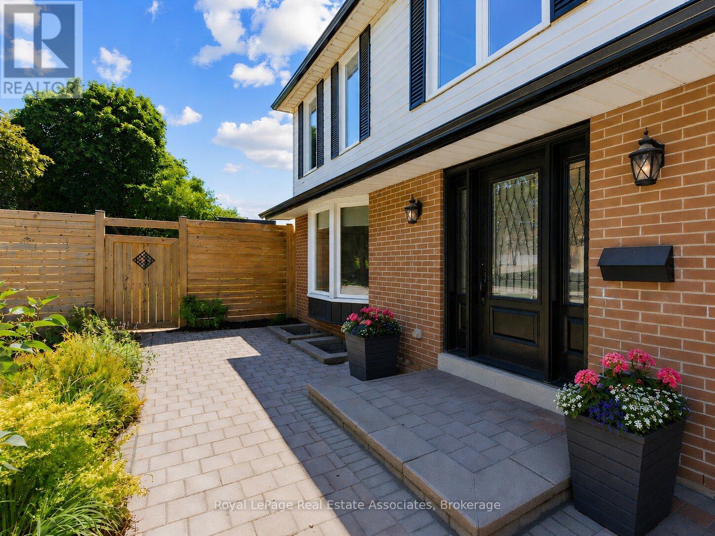 2441 Winthrop Crescent, Mississauga, Ontario  L5K 2A8 - Photo 3 - W13501574