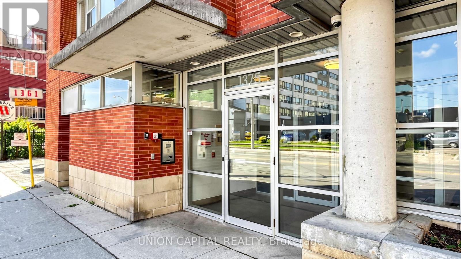 210 - 1375 Dupont Street, Toronto, Ontario  M6H 4J8 - Photo 2 - W13501686