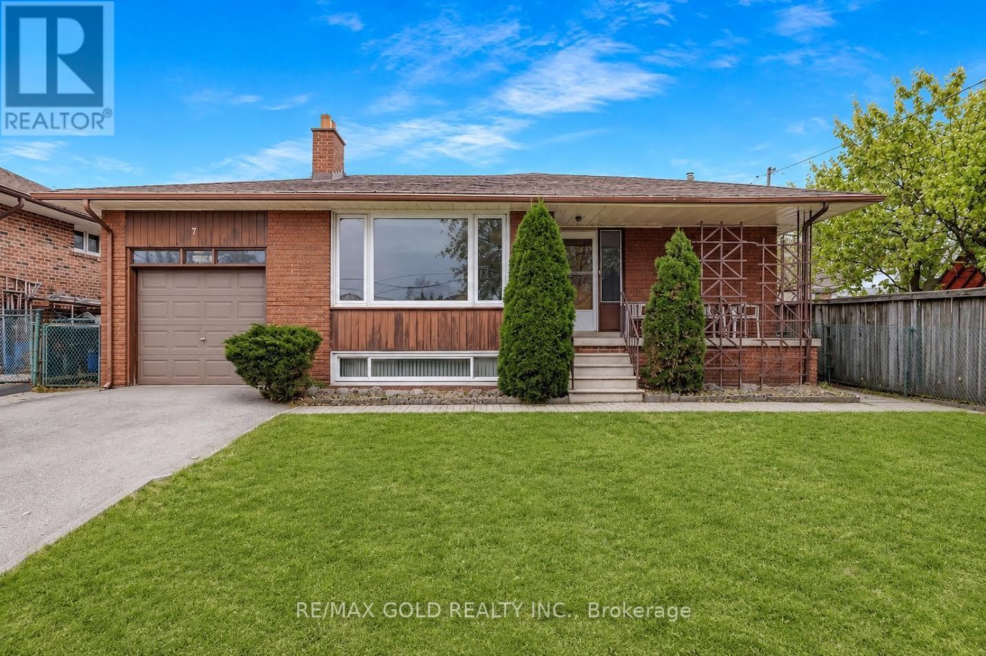 7 LARCHMERE AVENUE, Toronto, Ontario