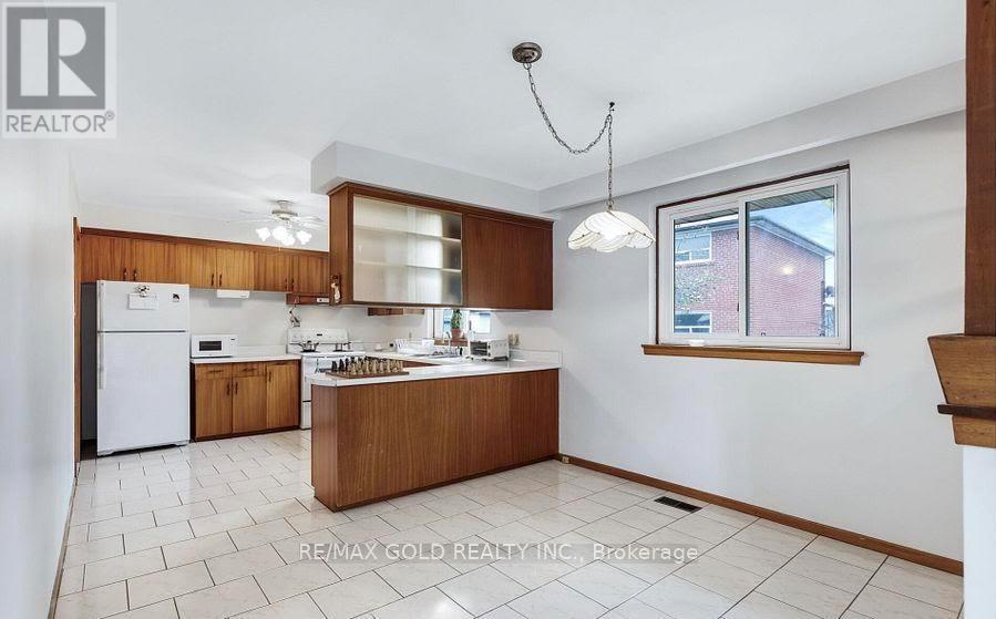 7 Larchmere Avenue, Toronto, Ontario  M9L 2N2 - Photo 2 - W13501726