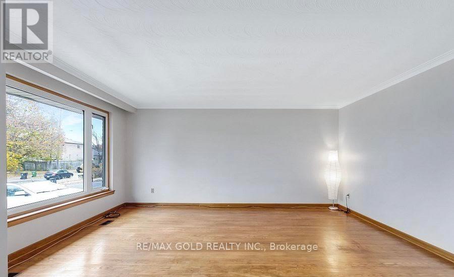 7 Larchmere Avenue, Toronto, Ontario  M9L 2N2 - Photo 4 - W13501726