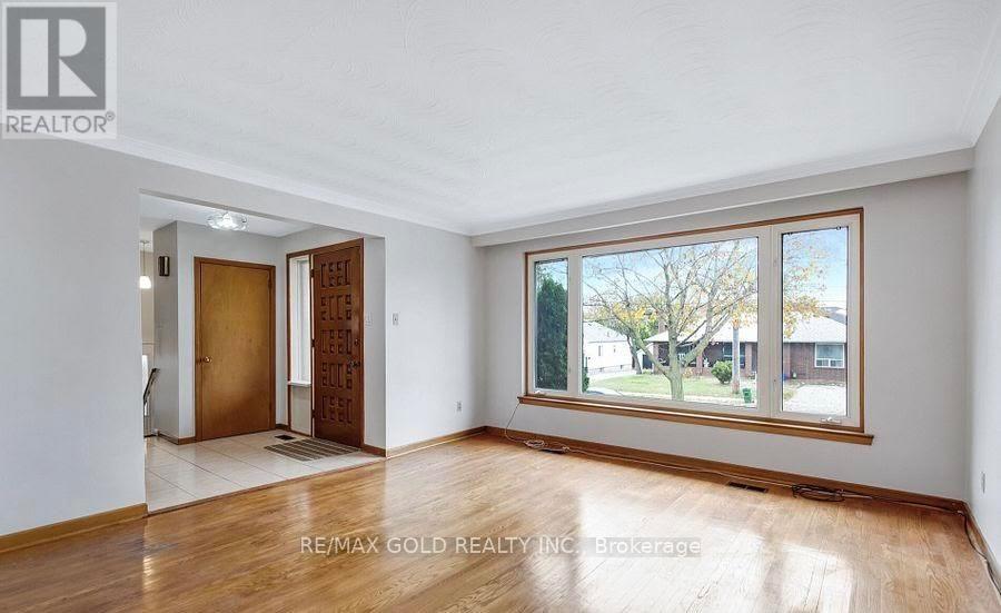 7 Larchmere Avenue, Toronto, Ontario  M9L 2N2 - Photo 7 - W13501726