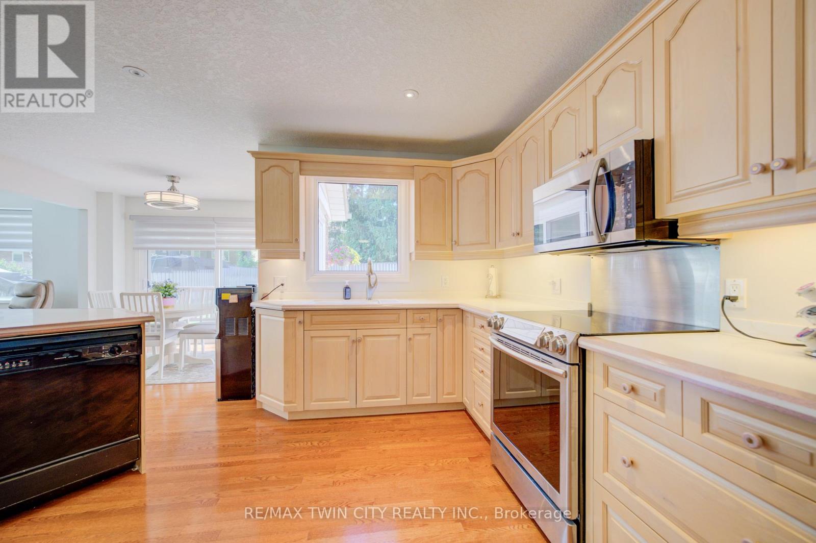 54 Stonegate Drive, Kitchener, Ontario  N2A 2Z1 - Photo 12 - X13501504
